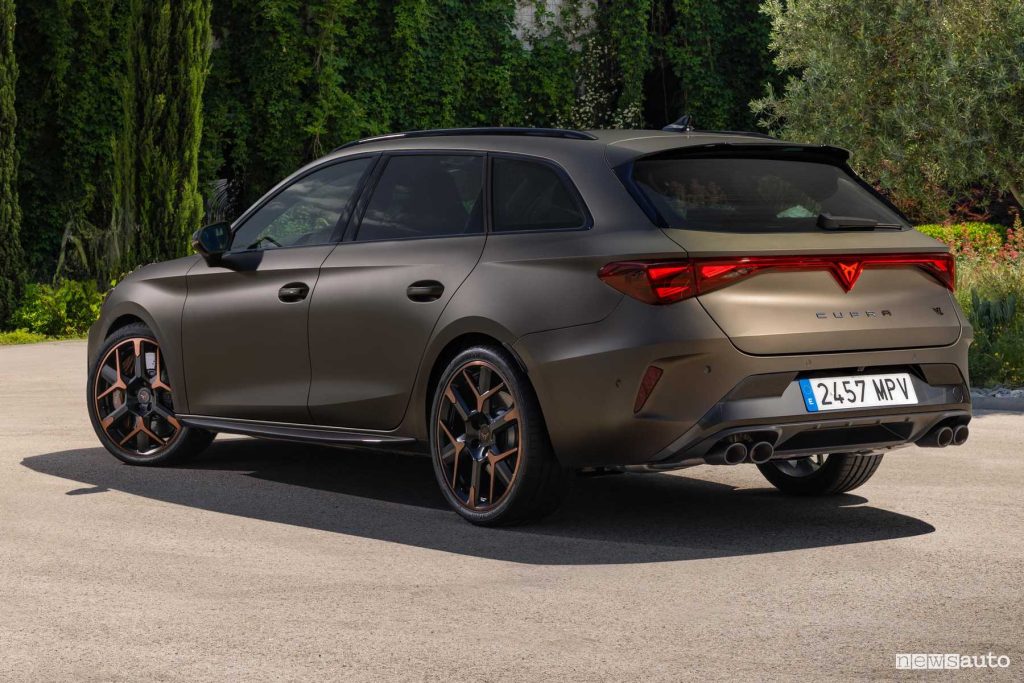 Nuova Cupra Leon VZ Sportstourer posteriore 3/4