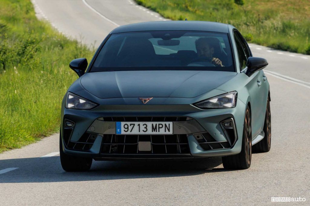 Nuova Cupra Leon VZ su strada