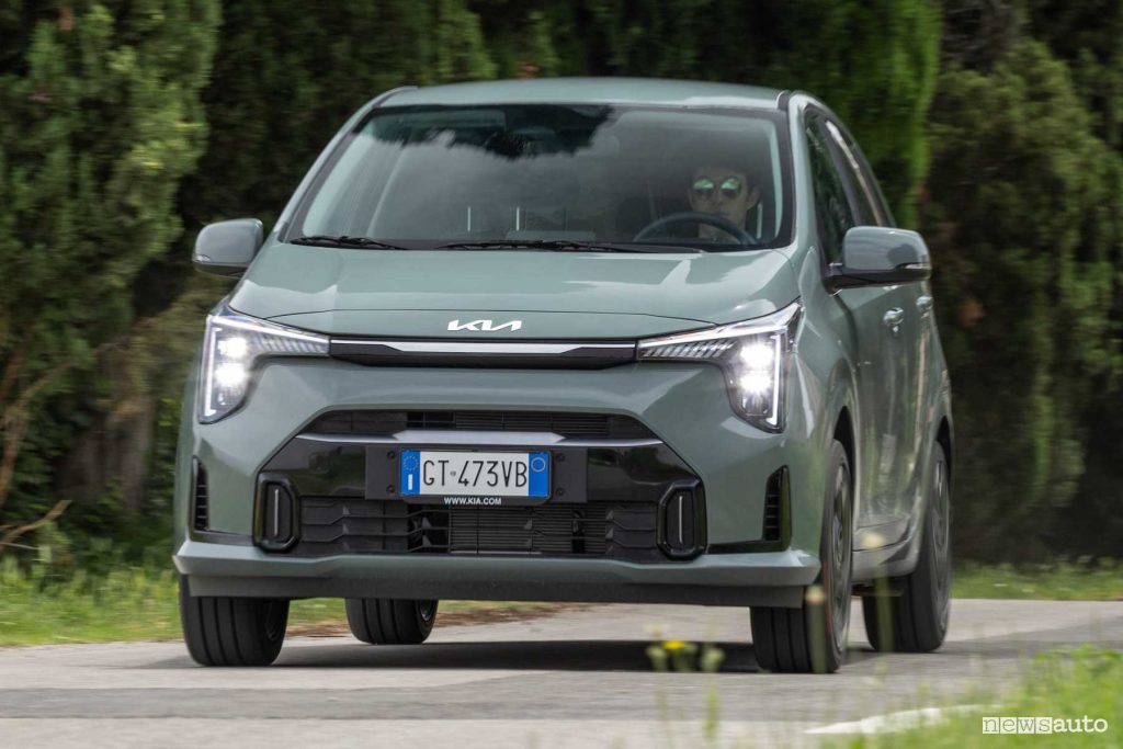 Nuova Kia Picanto su strada