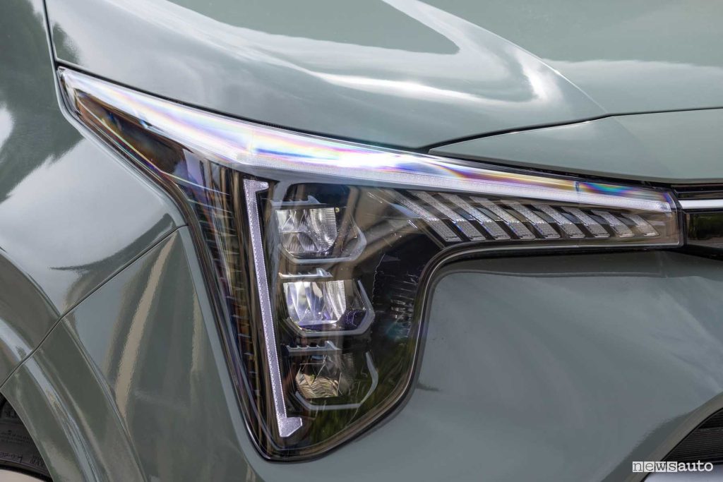 Nuova Kia Picanto faro anteriore firma luminosa