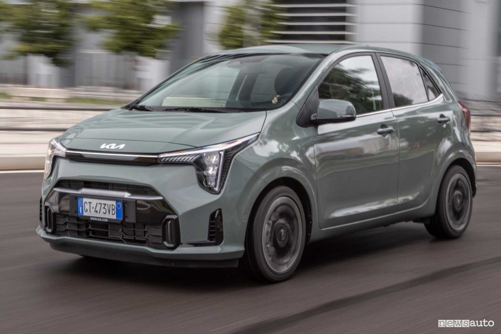 Nuova Kia Picanto su strada