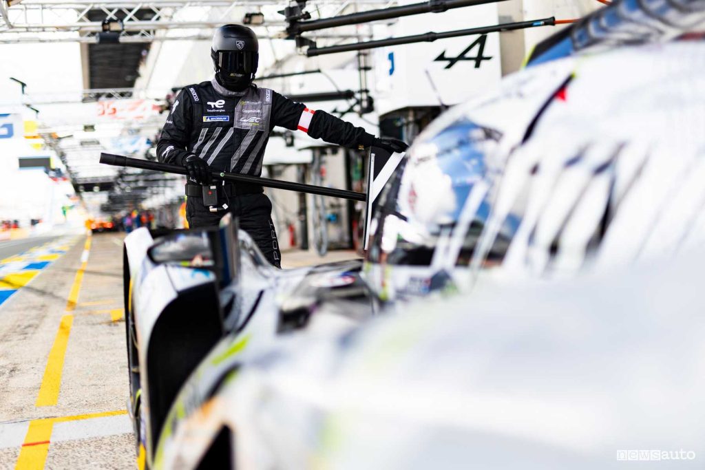 Pit-stop Peugeot 9x8 #93 alla 24 Ore di Le Mans 2024