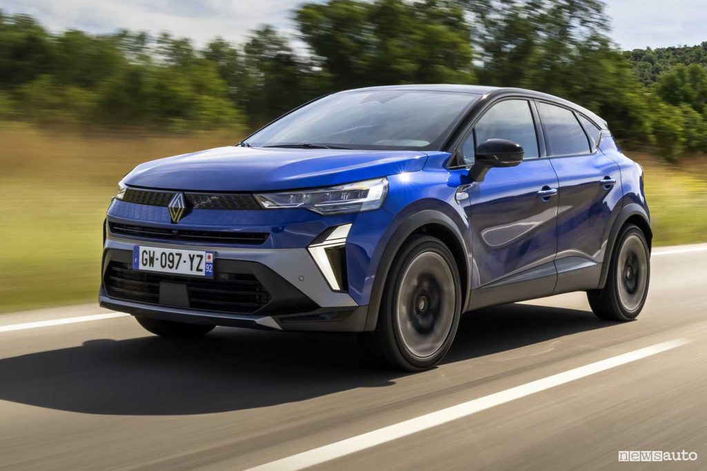Renault Captur E-Tech hybrid Esprit-Alpine su strada