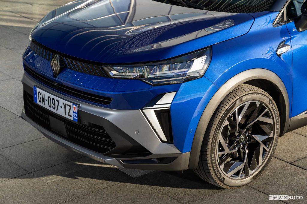Renault Captur E-Tech hybrid Esprit-Alpine fari, paraurti anteriore