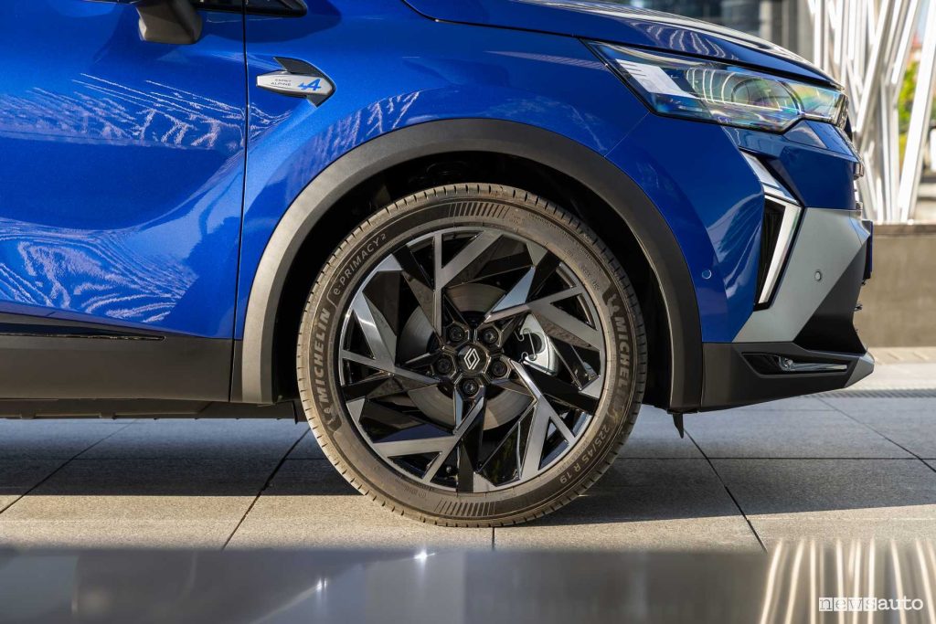 Renault Captur E-Tech hybrid Esprit-Alpine cerchi da 19"