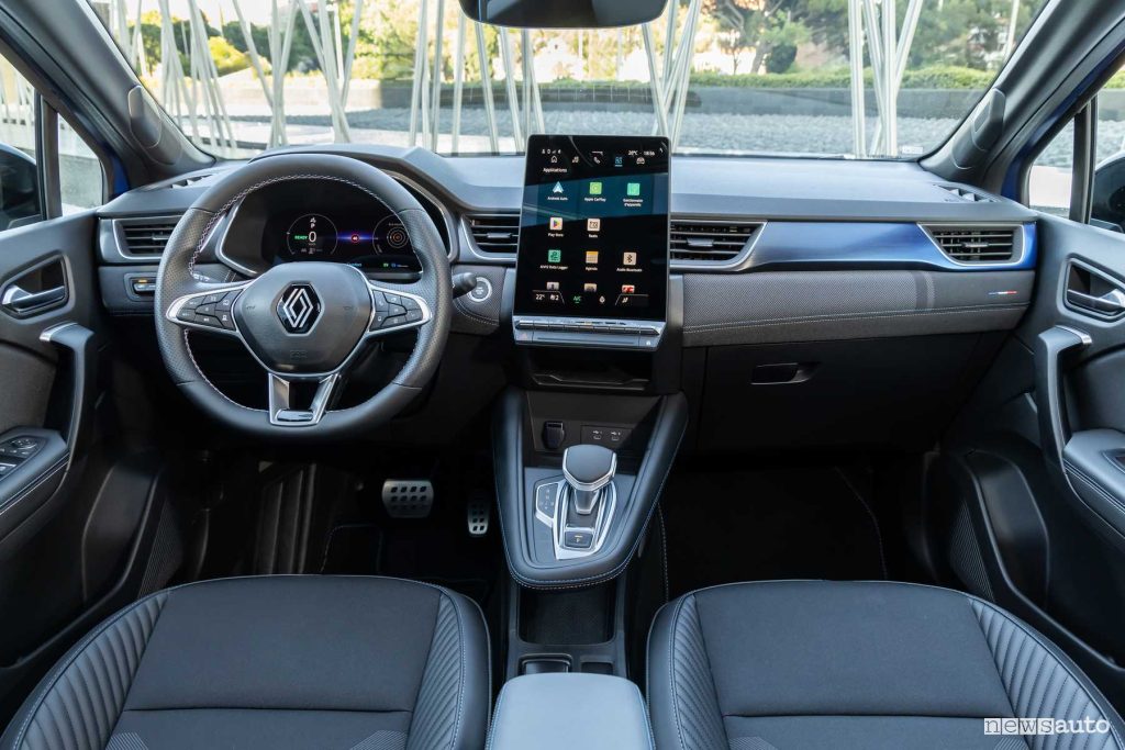Renault Captur E-Tech hybrid Esprit Alpine plancia abitacolo