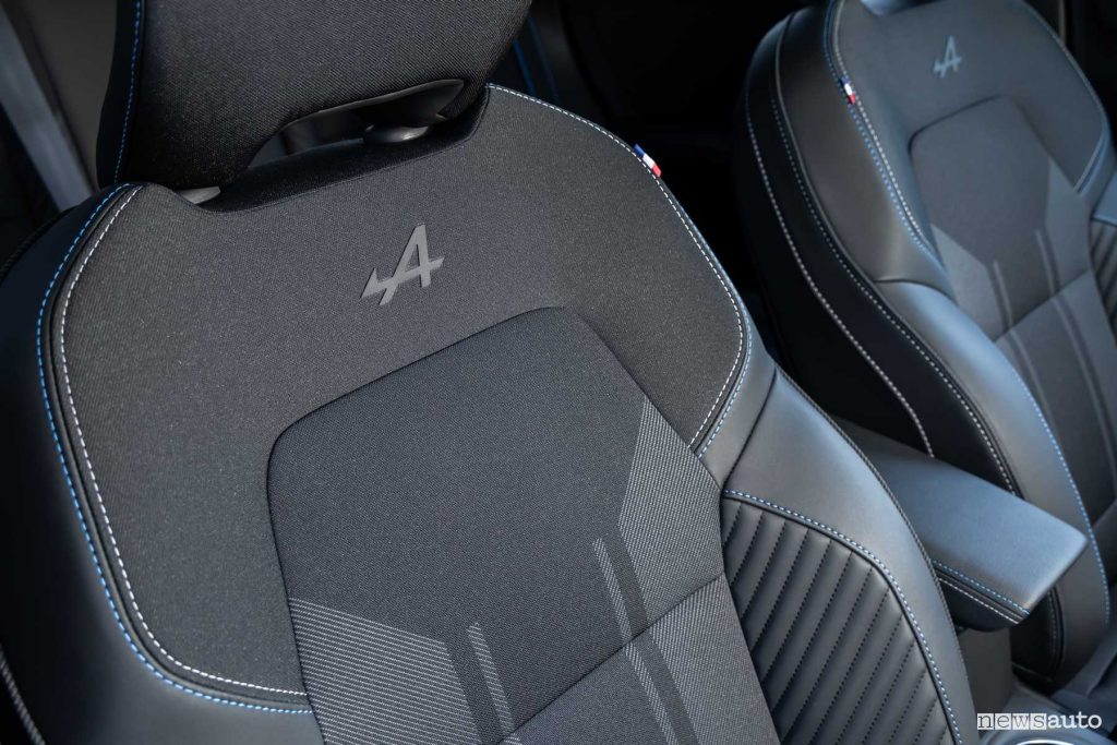 Renault Captur E-Tech hybrid Esprit Alpine rivestimento sedili anteriori