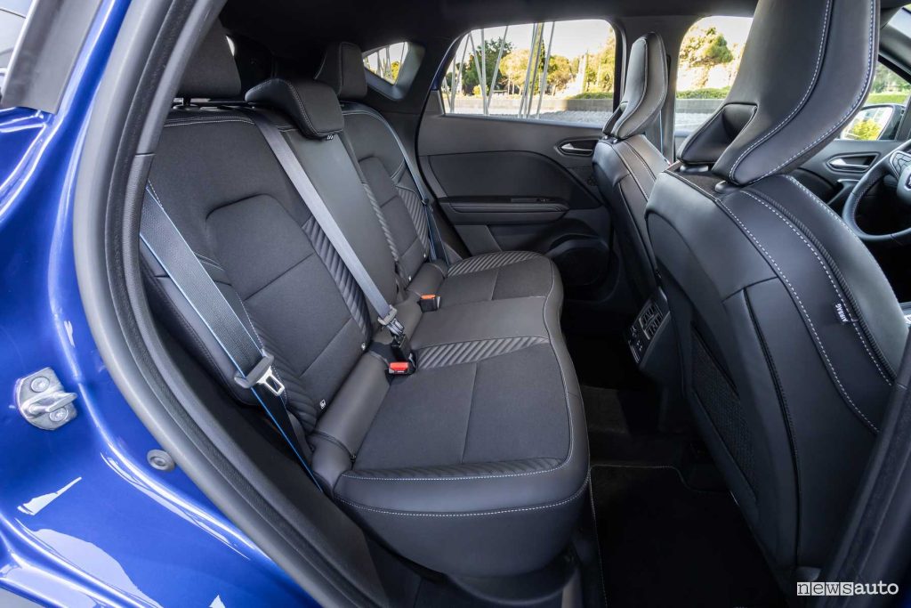 Renault Captur E-Tech hybrid Esprit Alpine sedili posteriori