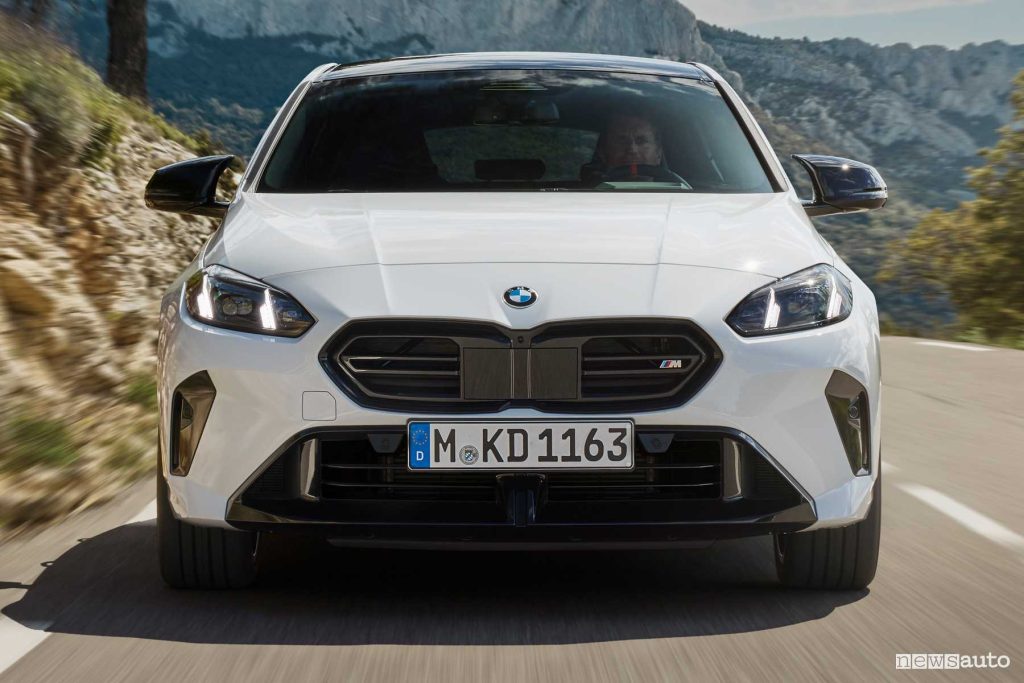 Nuova BMW Serie 1 M135 xDrive su strada