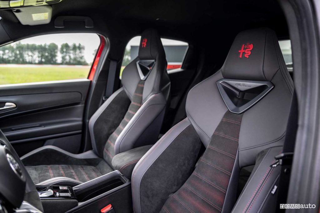 Alfa Romeo Junior Veloce sedili anteriori abitacolo