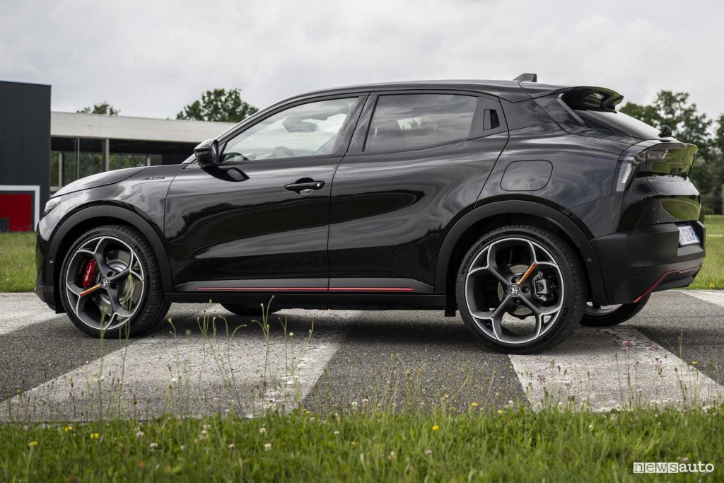 Alfa Romeo Junior Veloce nera laterale