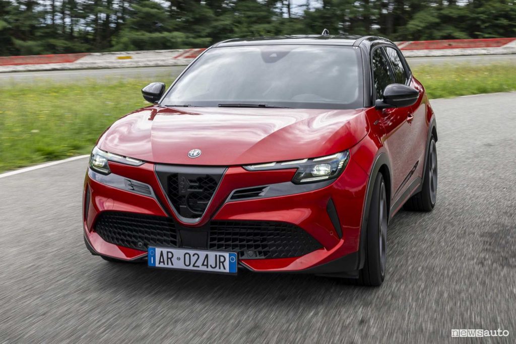 Alfa Romeo Junior Veloce rossa in pista