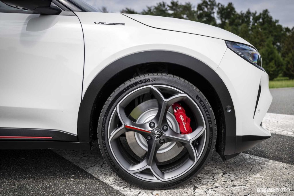 Alfa Romeo Junior Veloce bianca cerchi da 20"