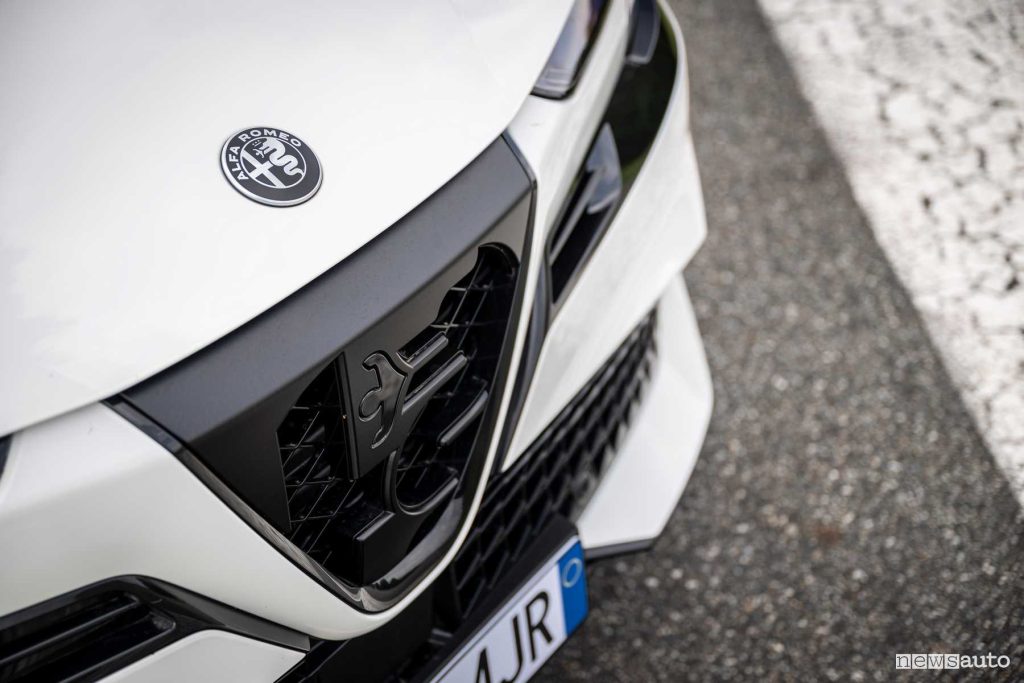 Alfa Romeo Junior Veloce bianca scudo griglia anteriore
