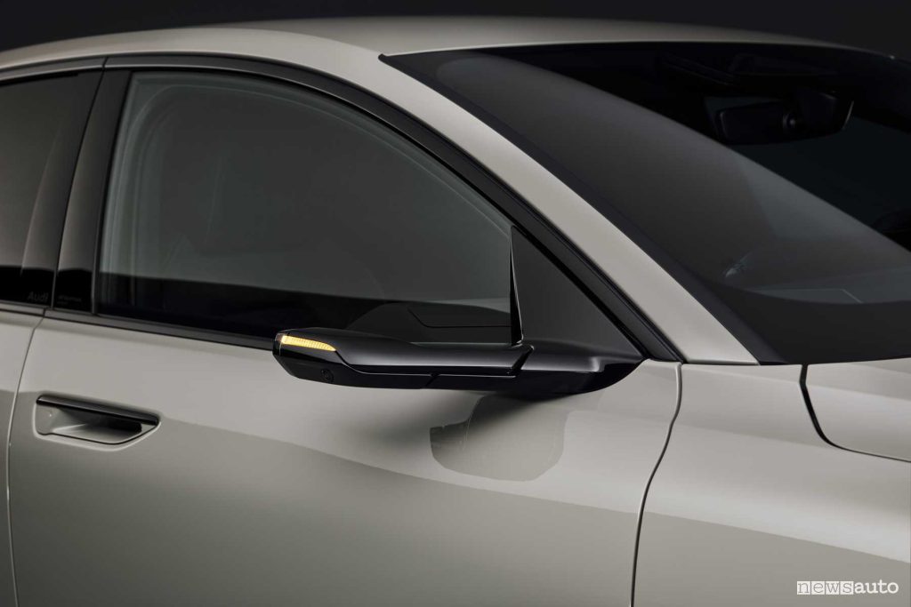 Audi A6 Sportback e-tron performance specchietti esterni virtuali