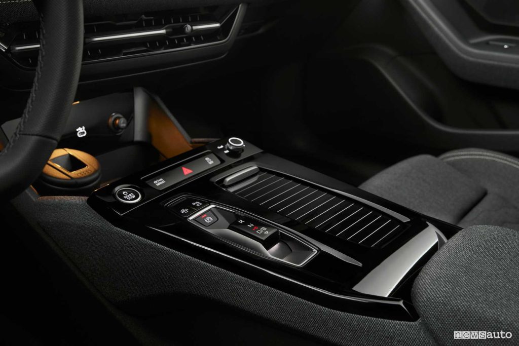 Audi A6 Sportback e-tron performance comandi console centrale