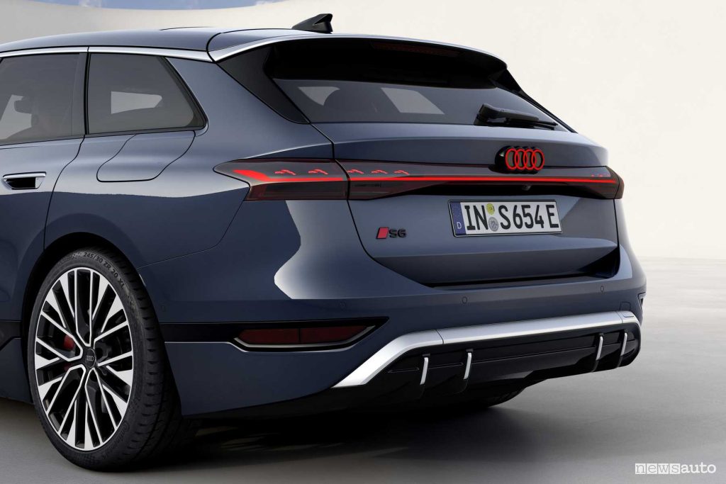 Audi S6 Avant e-tron firma luminosa posteriore