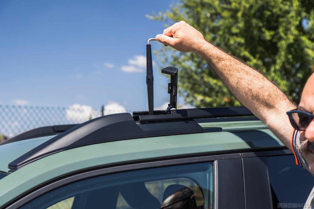 Montaggio barre sul tetto Dacia Duster