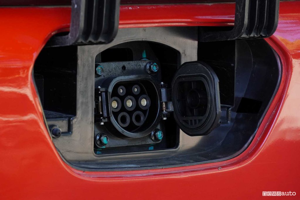 Microcar LoJo P300 vano per la ricarica in AC