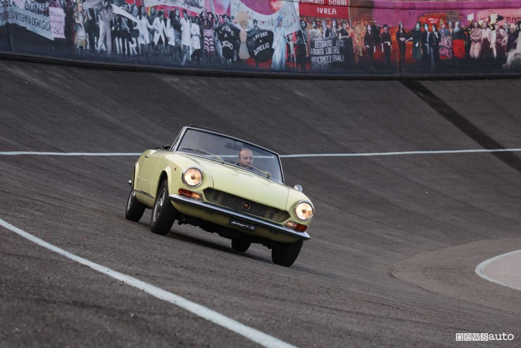 Fiat storiche parata 125 anni al Lingotto