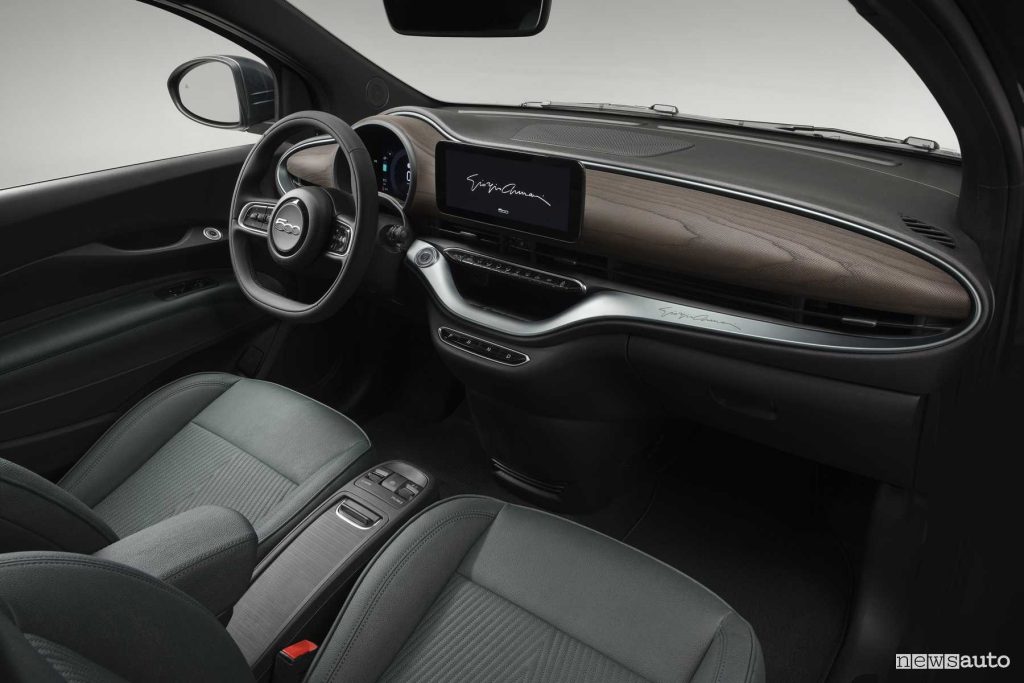 Fiat 500e Armani Verde scuro plancia