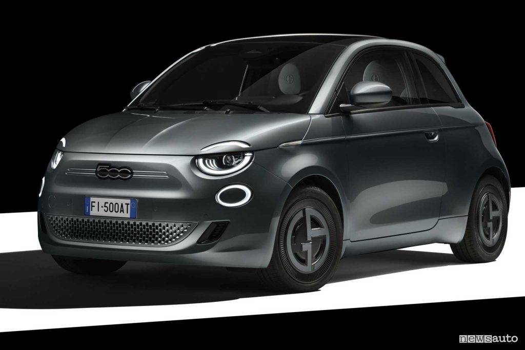 Fiat 500e Armani Verde scuro anteriore 3/4