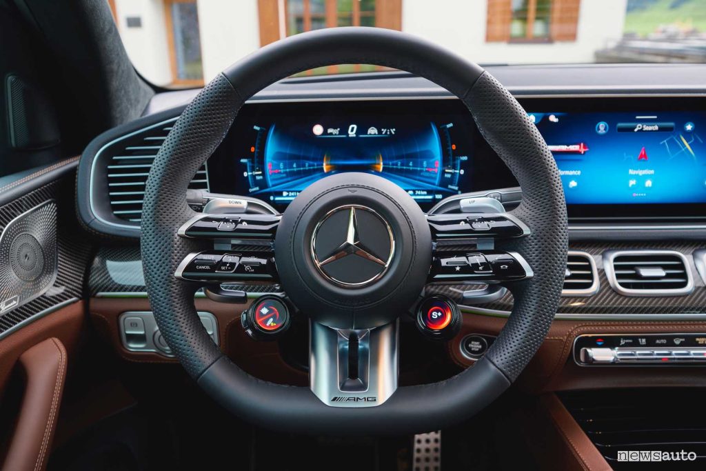 Mercedes-AMG GLE 53 Hybrid 4Matic+ SUV volante abitacolo