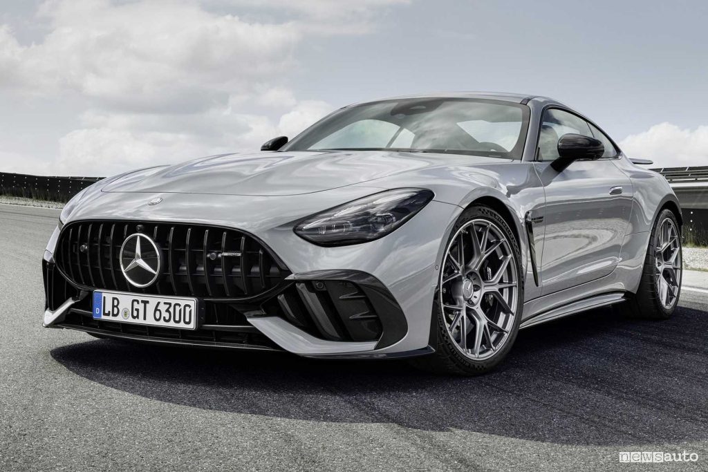 Mercedes AMG GT 63 Pro 4Matic+ anteriore 3/4