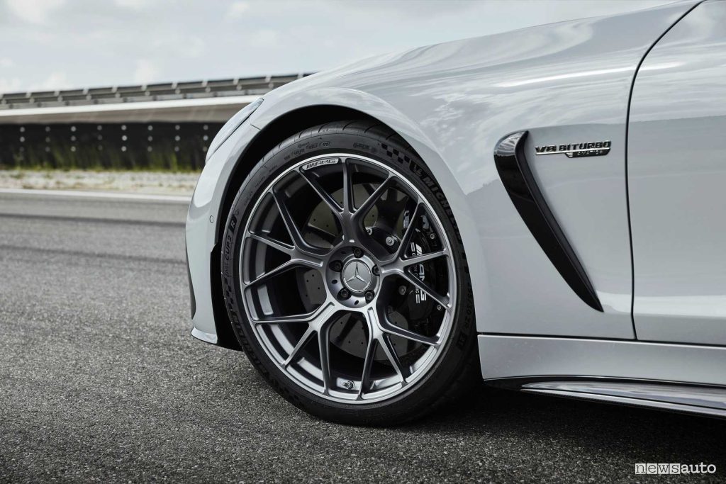 Mercedes AMG GT 63 Pro 4Matic+ cerchi da 21"