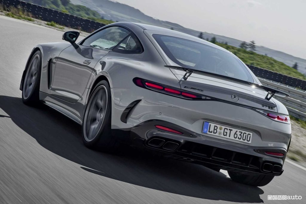 Mercedes AMG GT 63 Pro 4Matic+ su strada