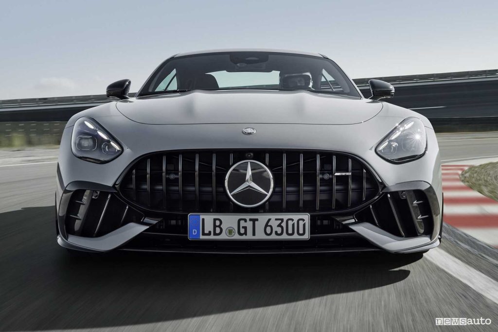 Mercedes AMG GT 63 Pro 4Matic+ in pista