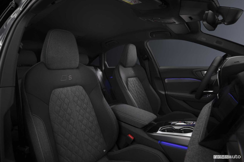 Nuova Audi A5 sedili anteriori abitacolo