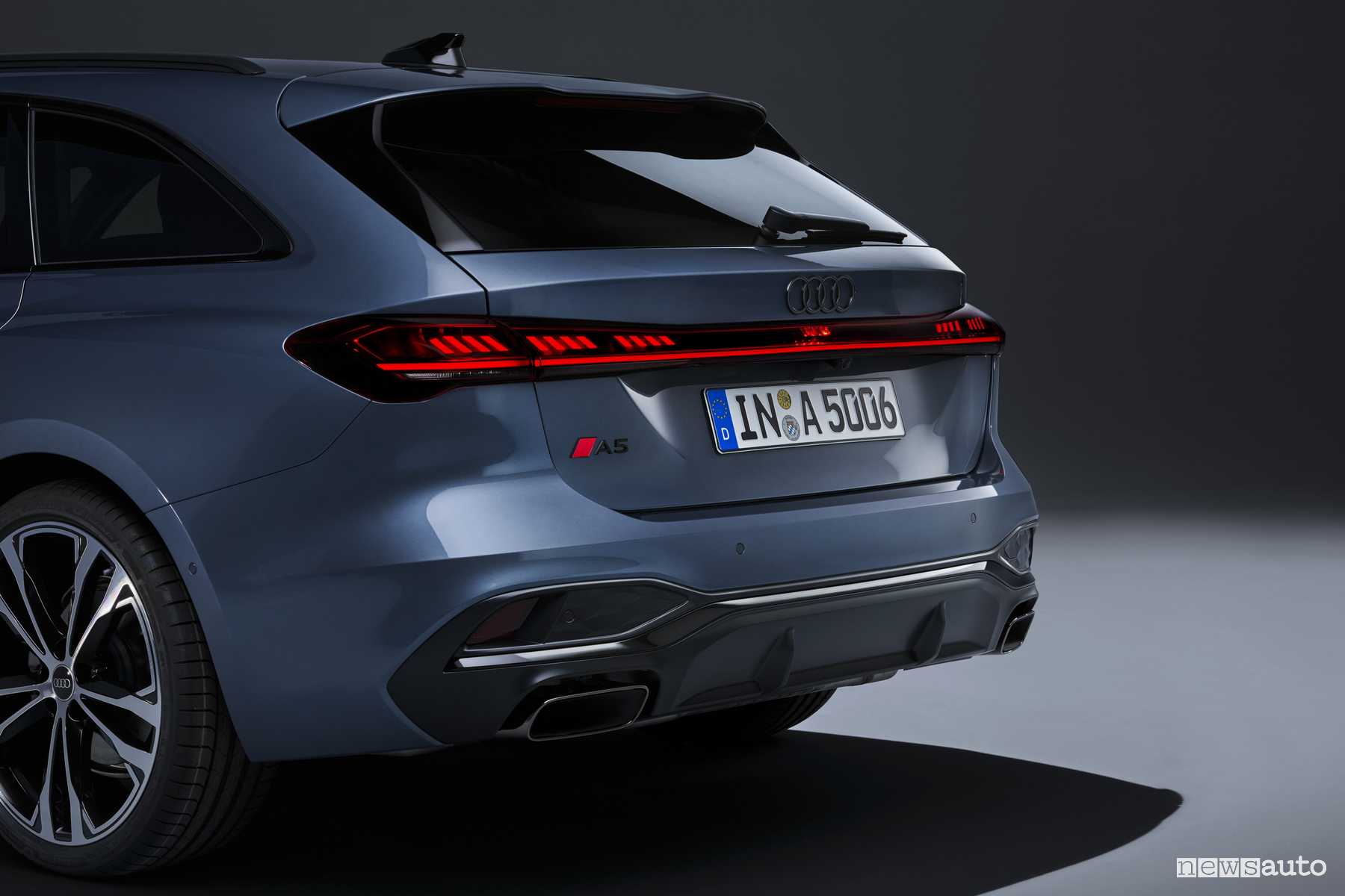 Nuova Audi A5 Avant firma luminosa posteriore