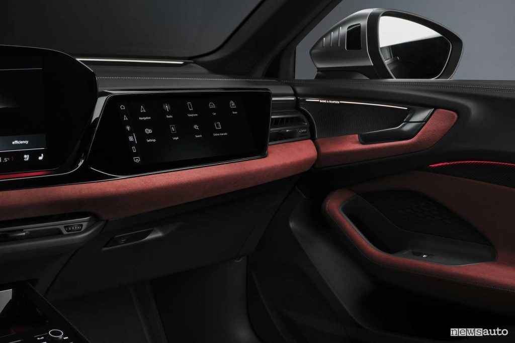 Nuova Audi S5 Avant plancia display passeggero