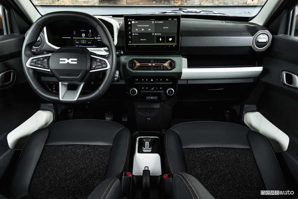 Nuova Dacia Spring plancia abitacolo