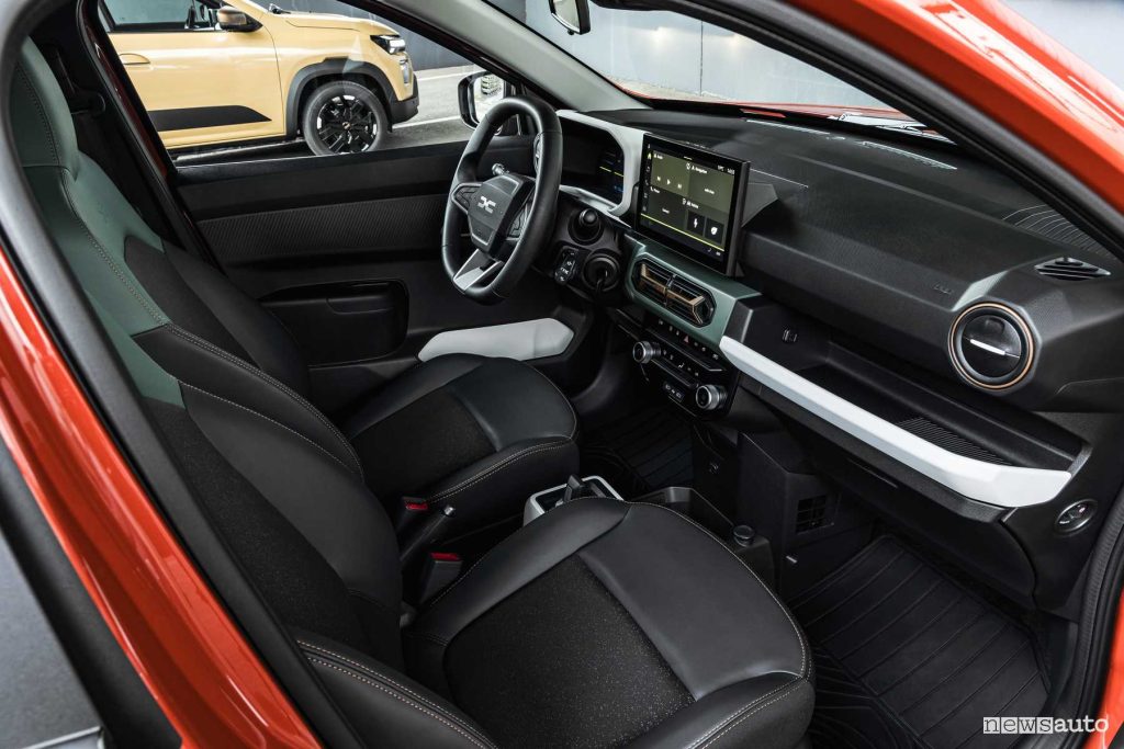 Nuova Dacia Spring Brick Red plancia abitacolo