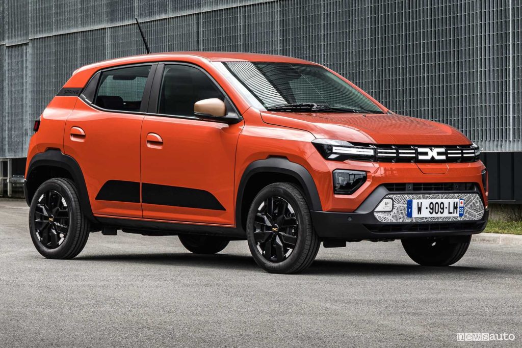 Nuova Dacia Spring Brick Red anteriore 3/4