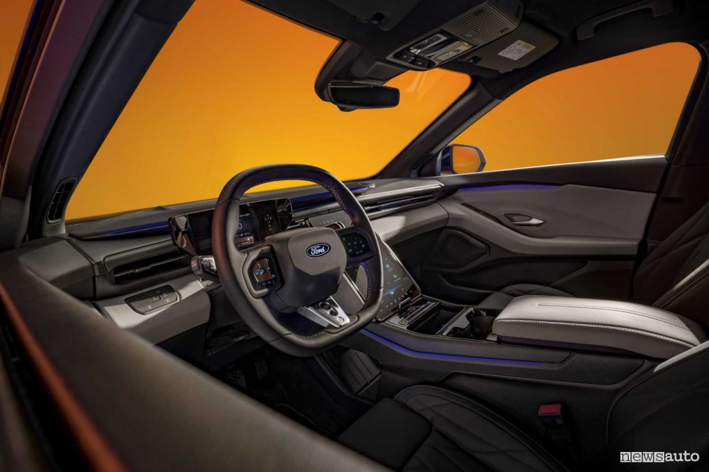 Nuova Ford Capri volante abitacolo