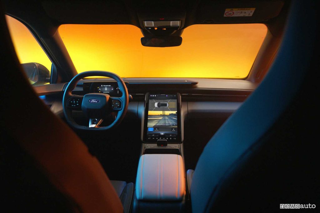 Nuova Ford Capri plancia abitacolo