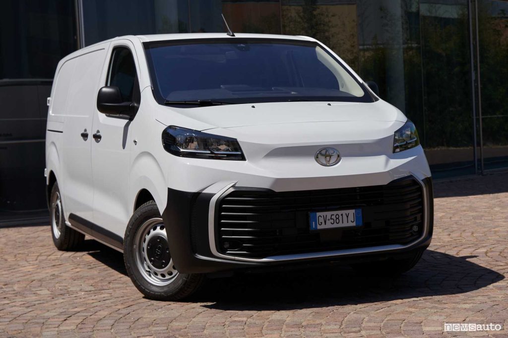 Nuova Toyota Proace Van anteriore 3/4