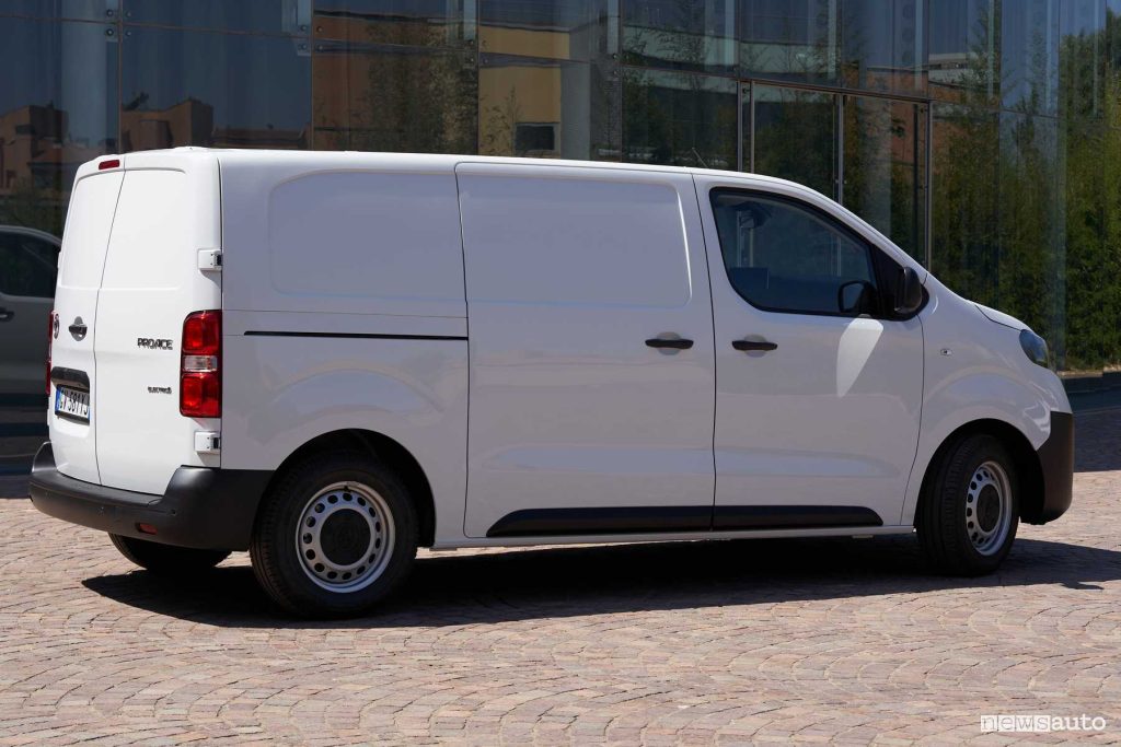 Nuova Toyota Proace Van posteriore 3/4