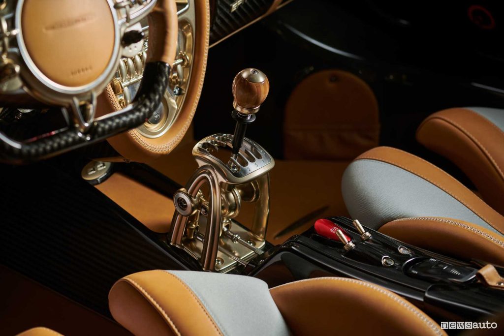 Pagani Huayra Epitome leva cambio manuale