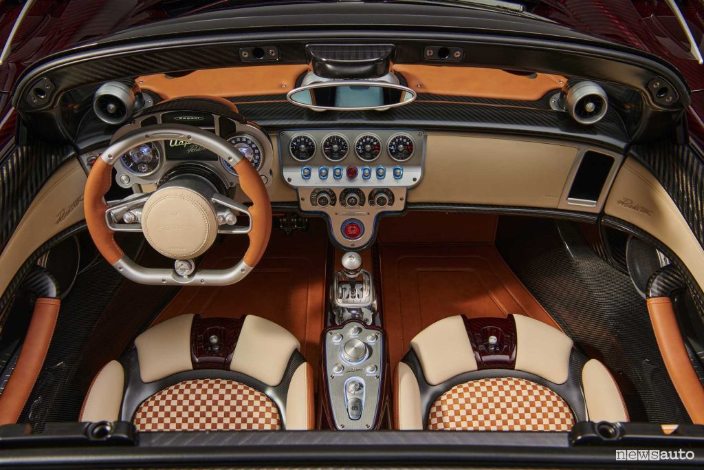 Pagani Utopia Roadster plancia abitacolo