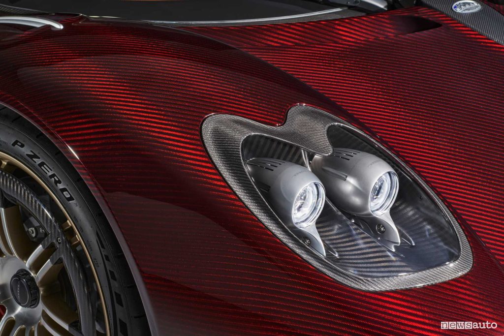 Pagani Utopia Roadster luci anteriori