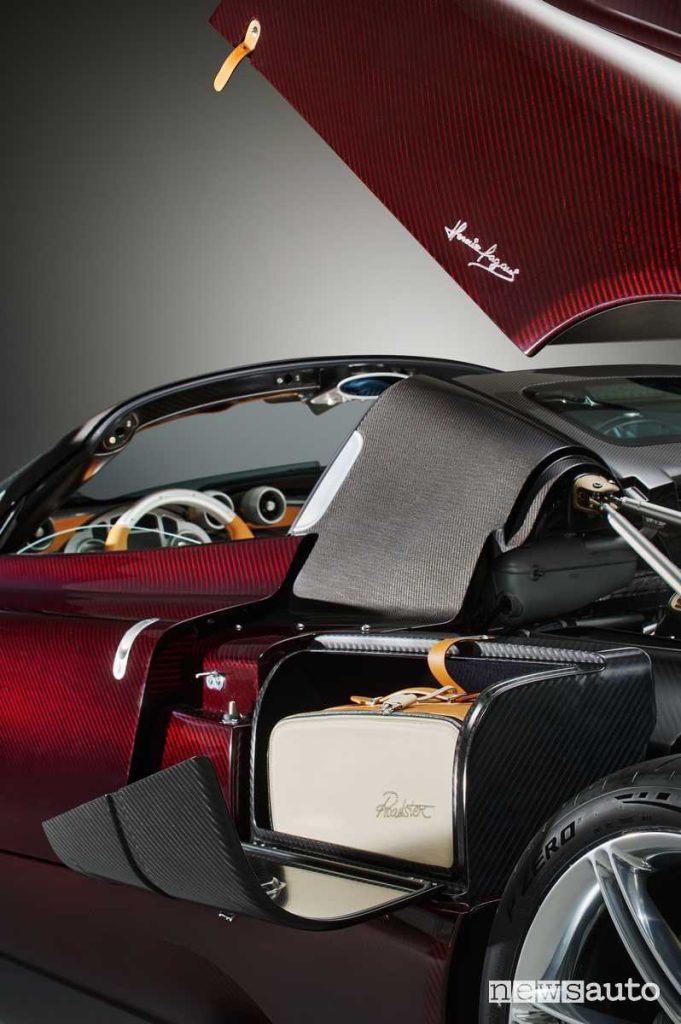 Pagani Utopia Roadster porta valigia