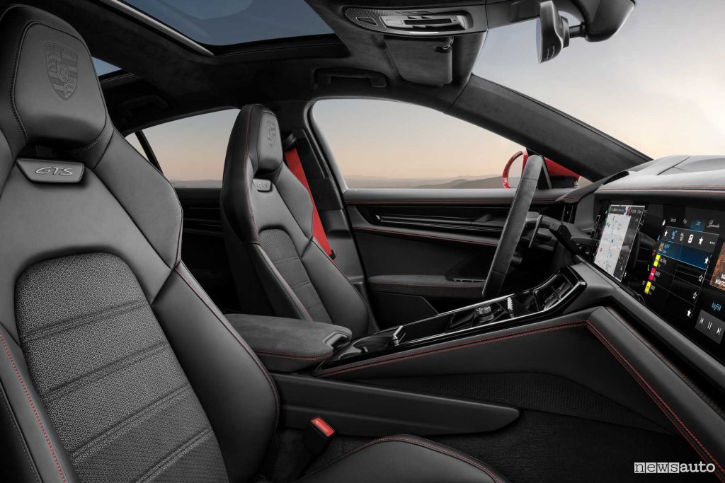 Porsche Panamera GTS sedili anteriori abitacolo