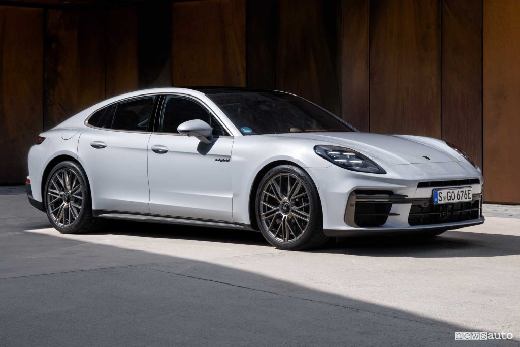 Porsche Panamera Turbo S E-Hybrid anteriore 3/4