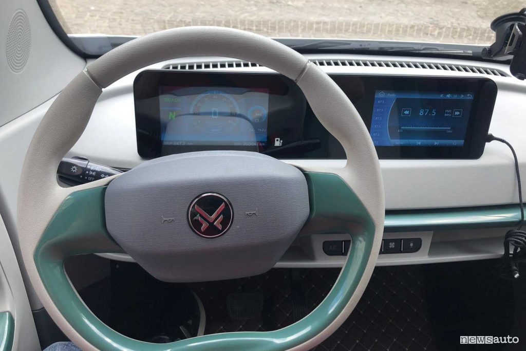 Jinpeng XY volante abitacolo