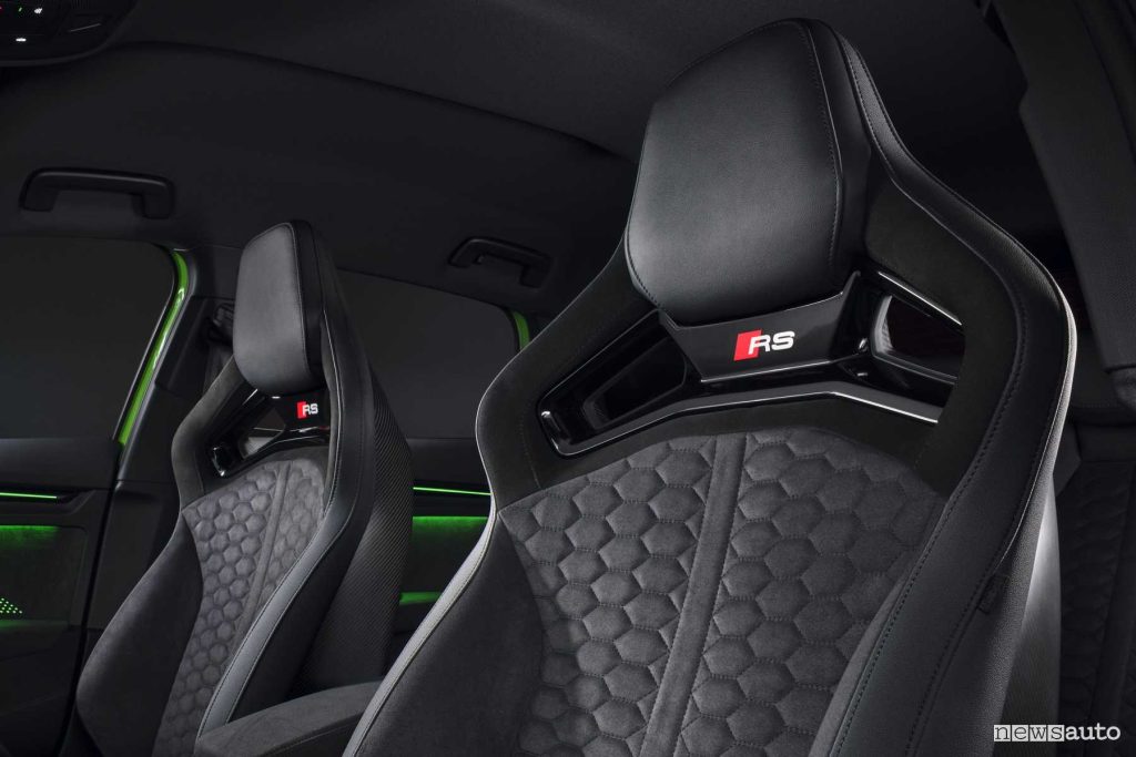 Audi RS 3 Sportback sedili anteriori abitacolo