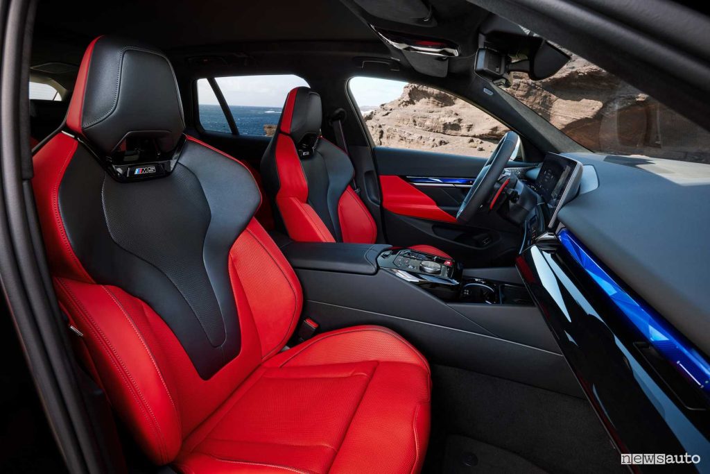 BMW M5 Touring sedili anteriori abitacolo